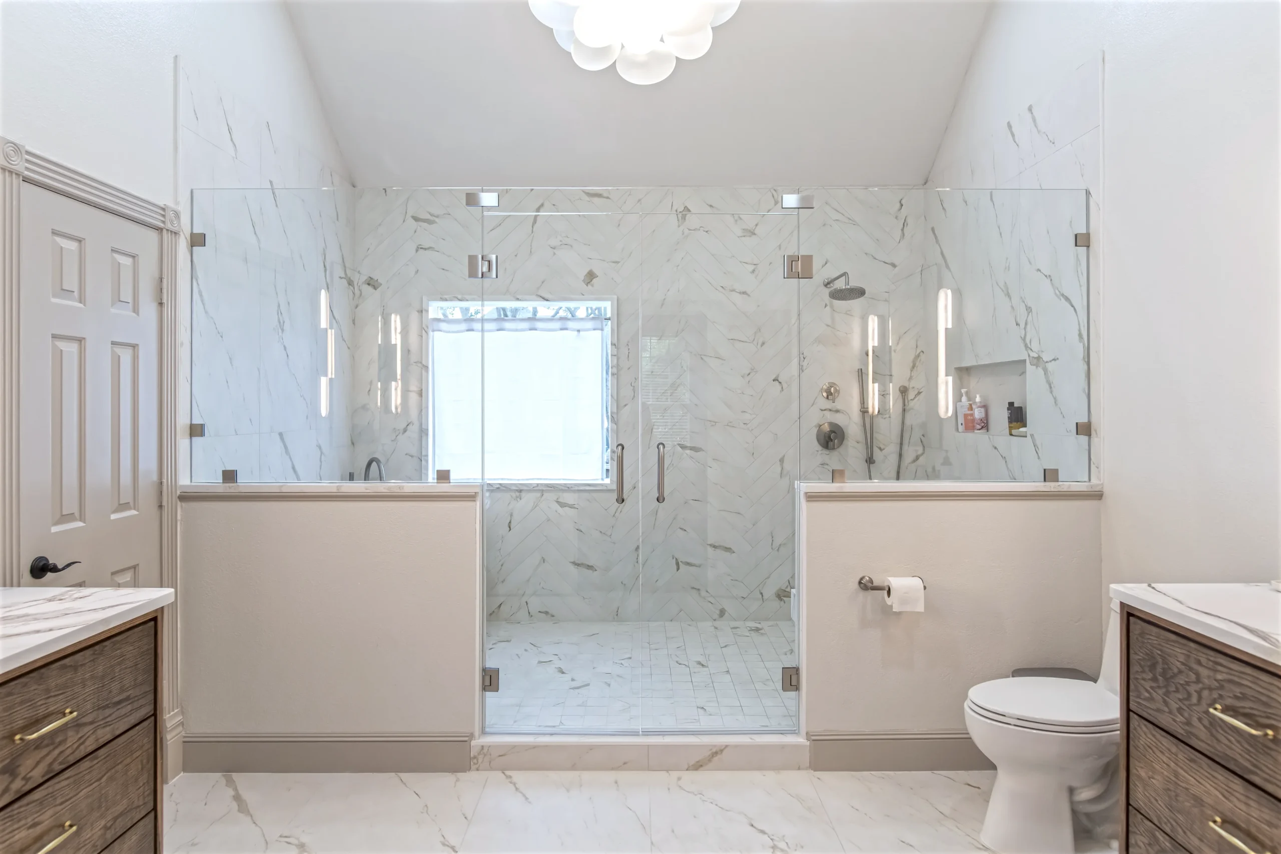 mid century modern home primary bathroom 01