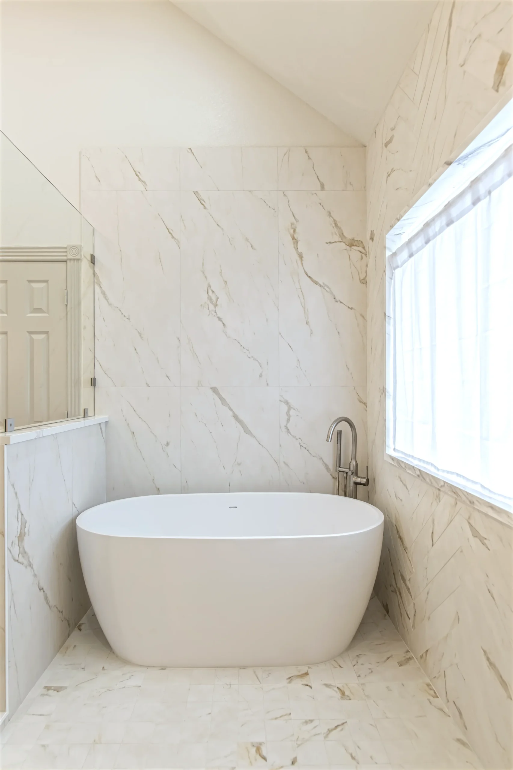 mid century modern home primary bathroom 03