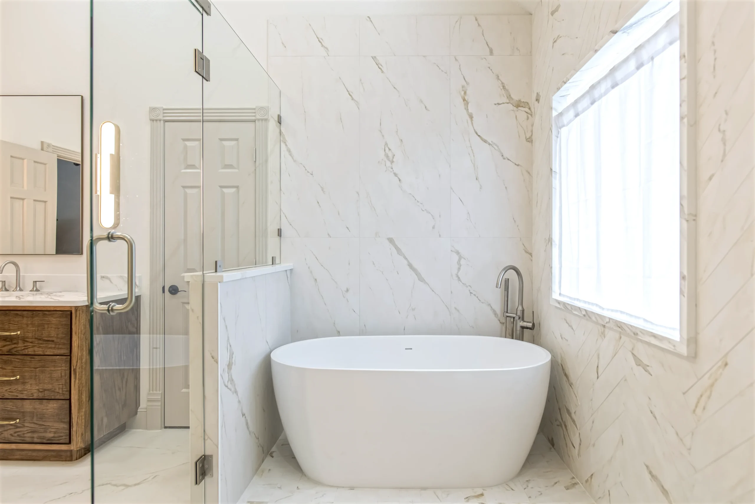 mid century modern home primary bathroom 05