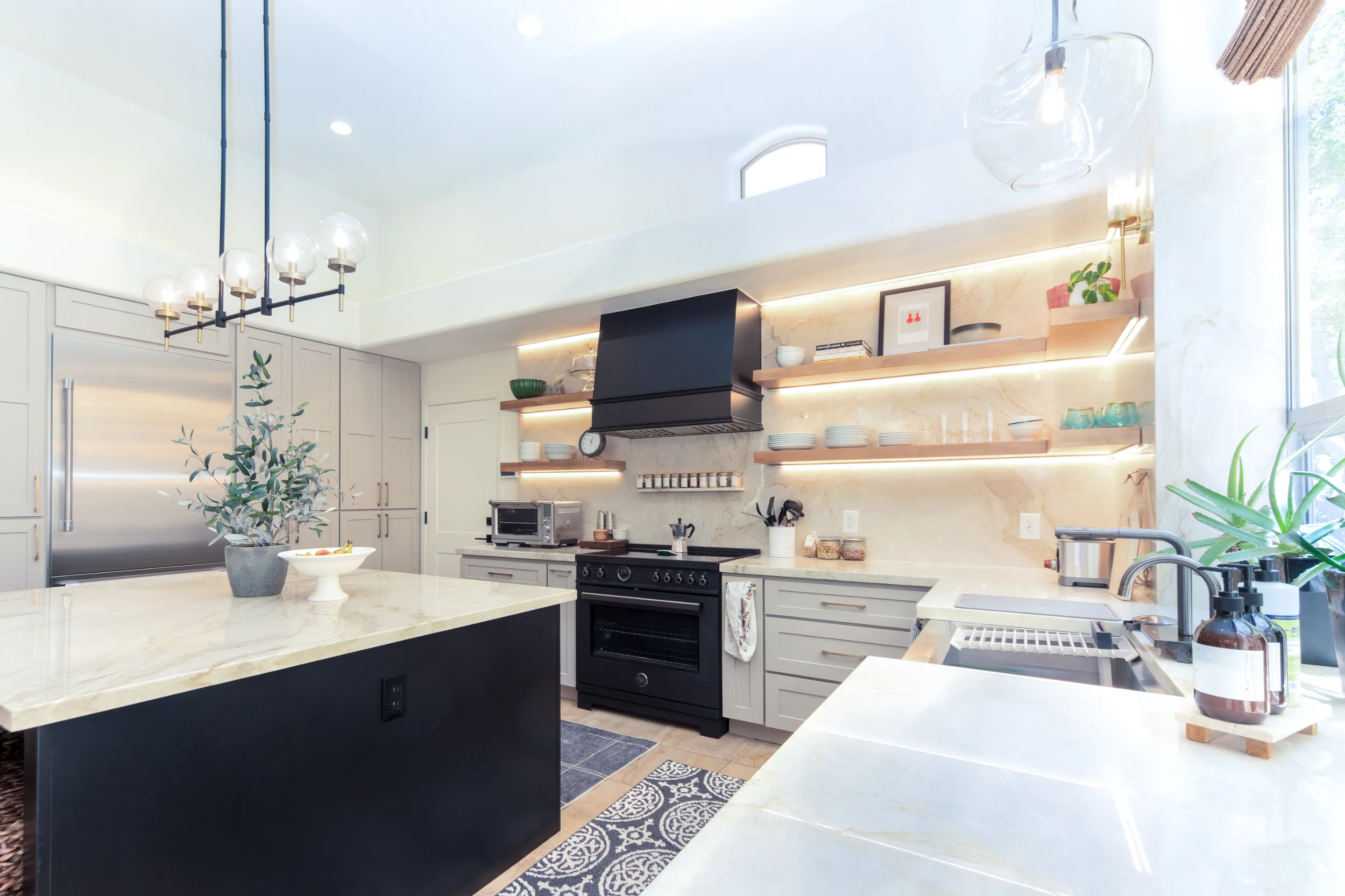 transitional bright kitchen