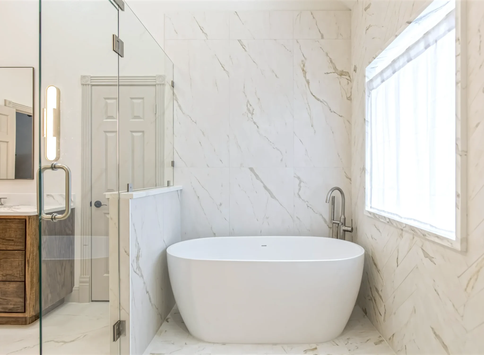 mid century modern home primary bathroom 05